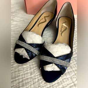 Beautiful Nina dress shoes! Navy Blue with Rhinestones!💐💐